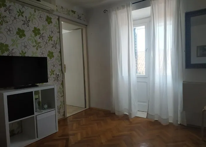 Saul Apartment