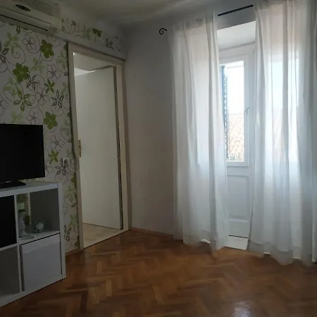 Saul Apartment